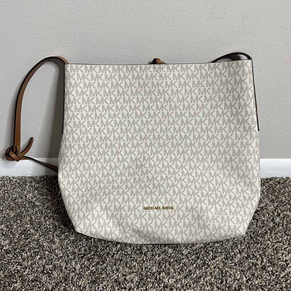 Michael Kors cross body purse